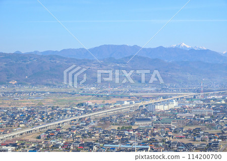 北陸新幹線沿線的風景【拍攝自森將軍塚古墳】 114200700