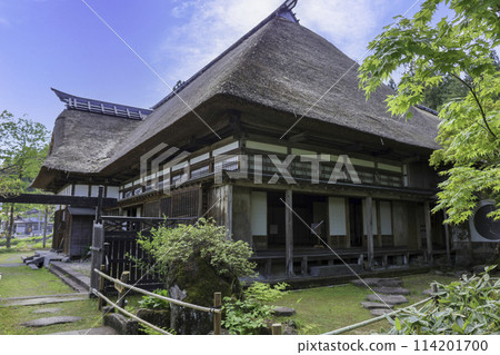 Meguro residence in spring with beautiful fresh greenery 114201700