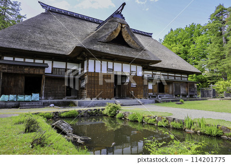 Meguro residence and pond (left) 114201775