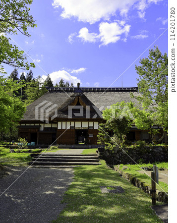 Fresh greenery and Meguro residence (vertical) 114201780