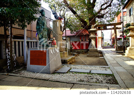 Abe Seimei Shrine Statue of Onmyoji Abe Seimei & Flying Kuzunoha Spirit Fox Statue Abeno Motomachi, Abeno Ward, Osaka City, Osaka Prefecture Abe Seimei Shrine Statue of Onmyoji Abe Seimei & Flying Kuzunoha Spirit Fox Statue Abeno Motomachi, Abeno Ward, Osaka City, Osaka Prefecture 114202638