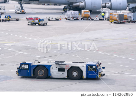 Airport Pushback Tractor 114202990