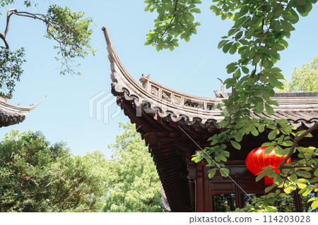 Yuyuan Yu Garden traditional architecture in Shanghai, China 114203028