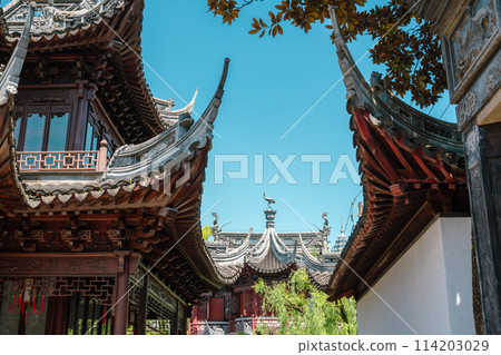 Yuyuan Yu Garden traditional architecture in Shanghai, China 114203029