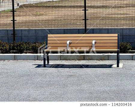 Bench in a park with nobody 114203416