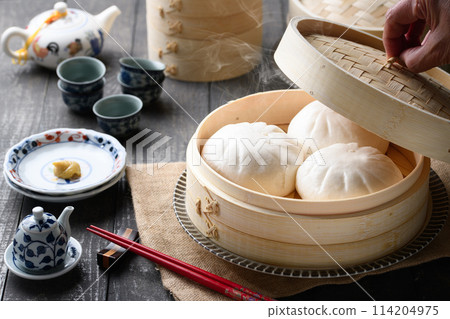 Meat bun (seafood meat bun) A meat bun made with seafood. 114204975