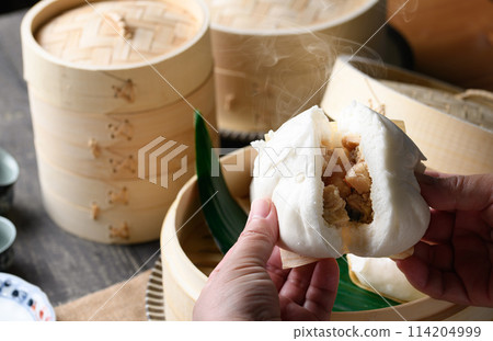Meat bun (seafood meat bun) A meat bun made with seafood. 114204999