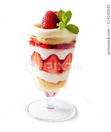 Luxurious strawberry parfait, cut-out on white background 114205042