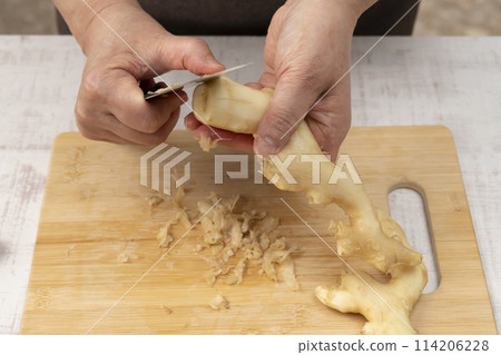 Peel fresh ginger. Peel fresh ginger. 114206228