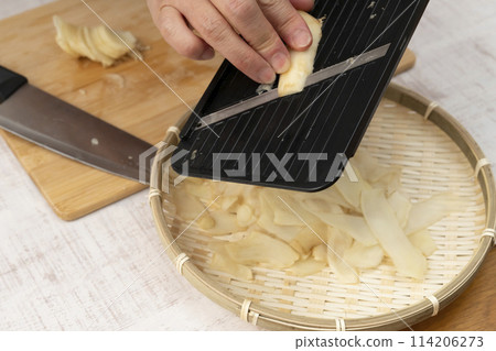 甜醋醃製的新鮮薑片 甜醋醃製的新鮮薑片 114206273