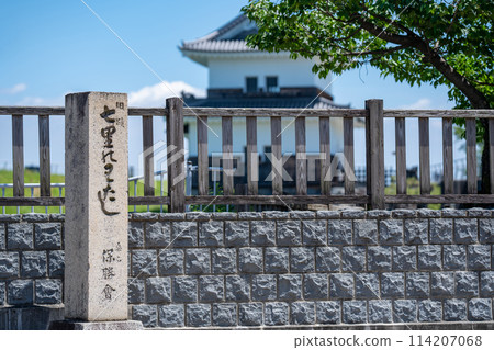 三重縣桑名市七里法師附近的路標和萬龍櫓 114207068