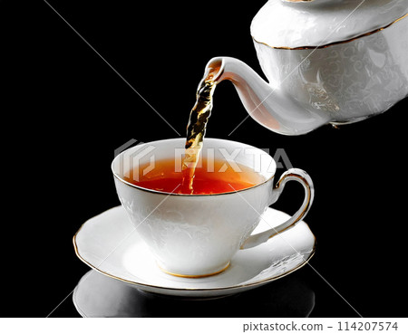 The moment tea is poured into a teacup: the background of a luxurious space 114207574