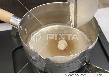 Fresh ginger pickled in sweet vinegar Make sweet vinegar Add seasonings Fresh ginger pickled in sweet vinegar Make sweet vinegar Add seasonings 114209438