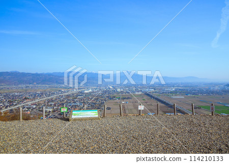 View of Zenkoji Plain from Mori Shogunzuka Tomb [Chikuma City] 114210133