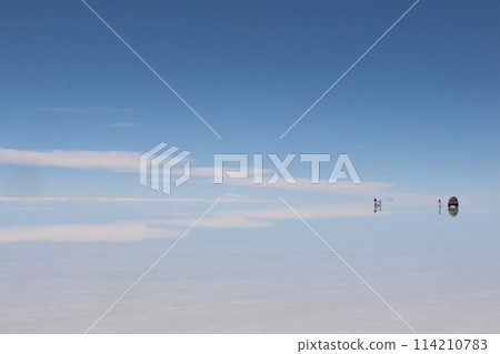 Blue sky and reflections on the Uyuni Salt Flats Blue sky and reflections on the Uyuni Salt Flats 114210783