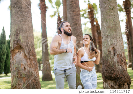 Young couple running 114211717