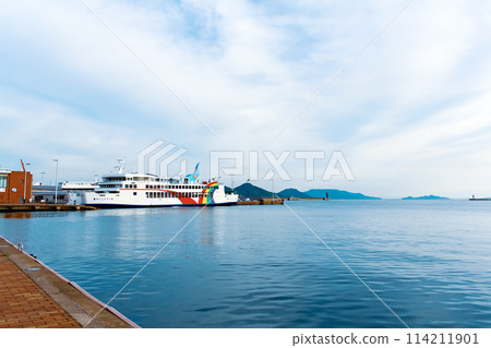 [Kagawa] Morning at Takamatsu Port, ferry bound for Shodoshima docked 114211901