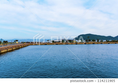 [香川]早晨的高松港，從開往小豆島的渡輪看到的碼頭 114211905