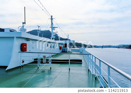 [Kagawa] Setouchi in early summer: Shodoshima as seen from an arriving ferry 114211913