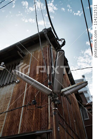 老建築和路燈 老建築和路燈 114212511