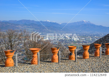埴輪和善光寺平的景色【森將軍塚古墳】 114212649