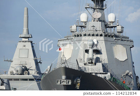 停泊在橫濱港的海上自衛隊最上級和愛宕級驅逐艦 停泊在橫濱港的海上自衛隊最上級和愛宕級驅逐艦 114212834