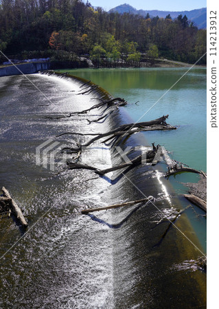 青山水壩溢洪道 青山水壩溢洪道 114213912