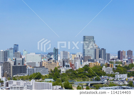 A panoramic view of Sendai city with fresh greenery from the ruins of Aoba Castle 114214403