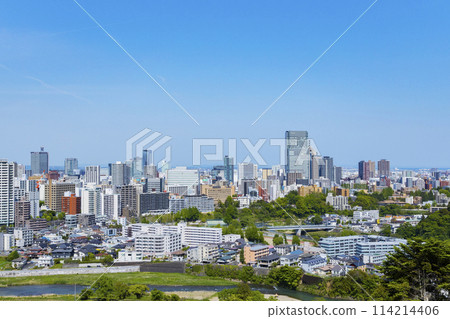 從青葉城遺址欣賞清新綠色的仙台市全景 從青葉城遺址欣賞清新綠色的仙台市全景 114214406