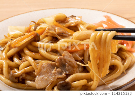 stir-fried udon  114215183