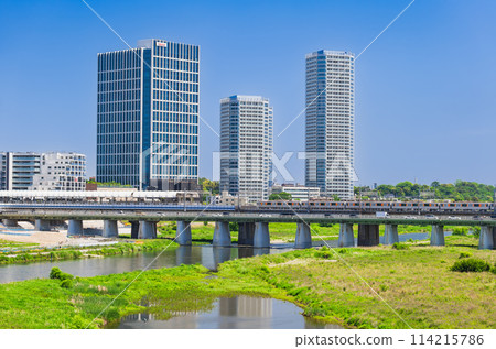Tokyo: Spring scenery of high-rise buildings and the Tama River in Futako Tamagawa Tokyo: Spring scenery of high-rise buildings and the Tama River in Futako Tamagawa 114215786