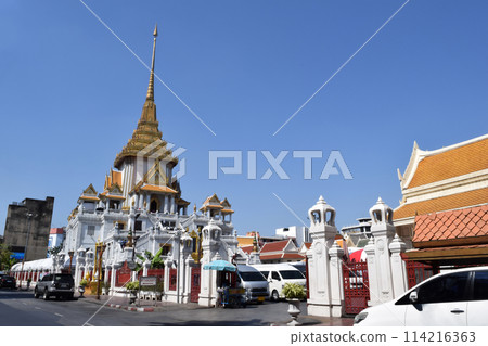 Temple (Wat Traimit) in Bangkok, Thailand Temple (Wat Traimit) in Bangkok, Thailand 114216363