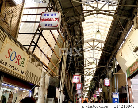 大阪市生野區鶴橋本通商店街的復古街機景觀 大阪市生野區鶴橋本通商店街的復古街機景觀 114216943