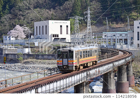 Oito Line, Kotaki-Neji, JR West, Kiha 120-329 (Toyama) 114218056