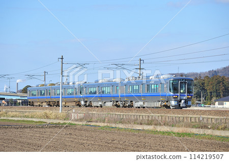 北陸本線 五十鈴-福岡 JR 西日本 521 系列 G16+G01 編組(金澤) 北陸本線 五十鈴-福岡 JR 西日本 521 系列 G16+G01 編組(金澤) 114219507