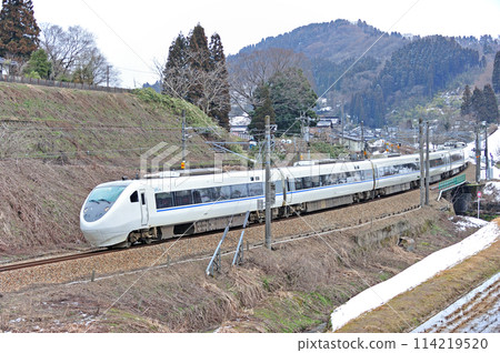 北陸本線 五十鈴栗栗 JR西日本 681系列 W02編組(金澤) 白高 北陸本線 五十鈴栗栗 JR西日本 681系列 W02編組(金澤) 白高 114219520