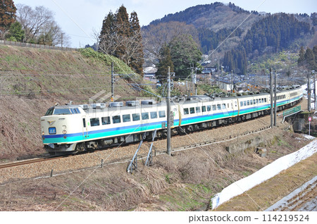 北陸本線伊斯魯吉-栗卡拉 JR 東 485 系列 T11 編隊(新潟)北越 北陸本線伊斯魯吉-栗卡拉 JR 東 485 系列 T11 編隊(新潟)北越 114219524