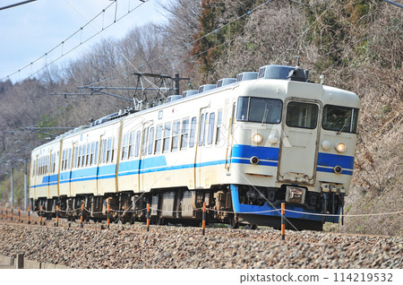 北陸本線 津俁栗良 JR 西日本 413 系列 B03 編組(金澤) 北陸本線 津俁栗良 JR 西日本 413 系列 B03 編組(金澤) 114219532