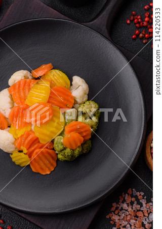 Delicious fresh vegetables broccoli, cauliflower, carrots steamed with salt Delicious fresh vegetables broccoli, cauliflower, carrots steamed with salt 114220533