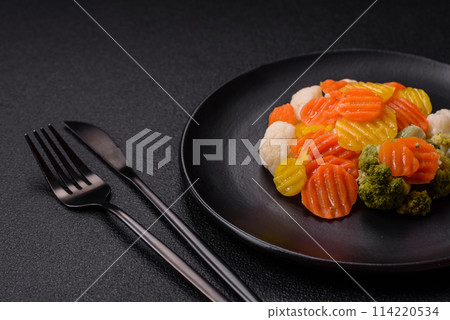 Delicious fresh vegetables broccoli, cauliflower, carrots steamed with salt 114220534