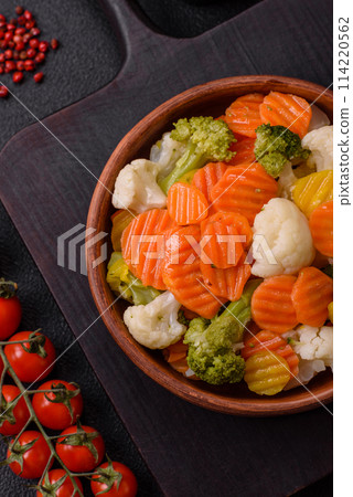 Delicious fresh vegetables broccoli, cauliflower, carrots steamed with salt 114220562