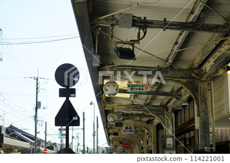 購物街屋簷 114221001