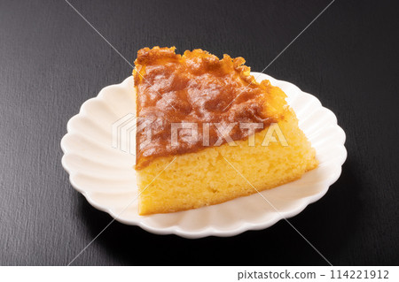Sponge cake, soft-boiled cake Sponge cake, soft-boiled cake 114221912