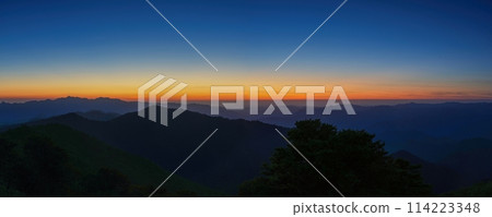 從小台原山的土嶽山欣賞夢幻般的日落全景 114223348