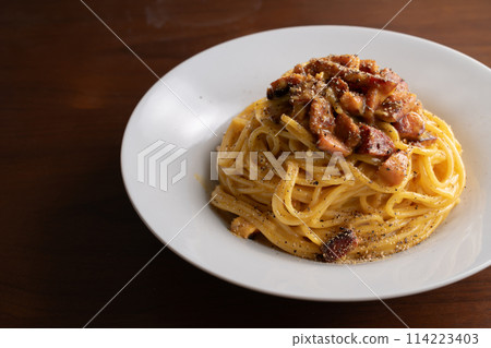 Carbonara義大利麵培根胡椒俯視圖 114223403