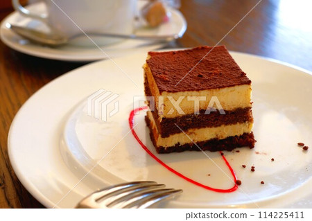 咖啡館裡的提拉米蘇 咖啡館裡的提拉米蘇 114225411