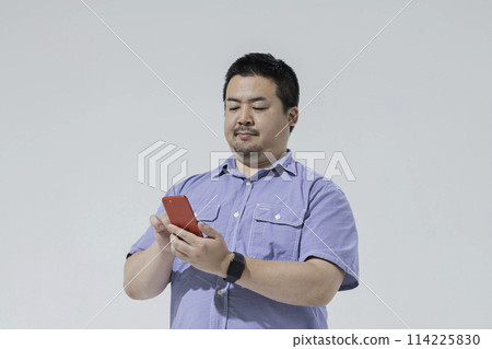 看智慧型手機的大日本人 114225830