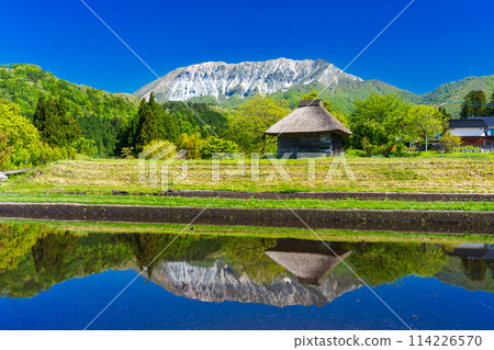 書桌上的水鏡 114226570