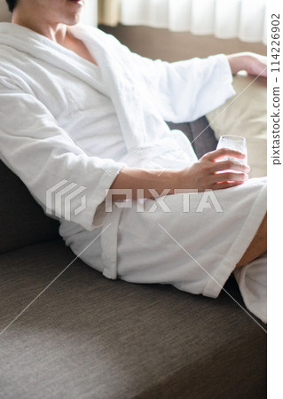 Man wearing a bathrobe 114226902