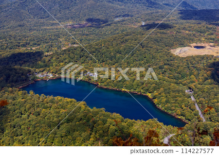 從栗子山/天滿嶺看到的須川湖 114227577